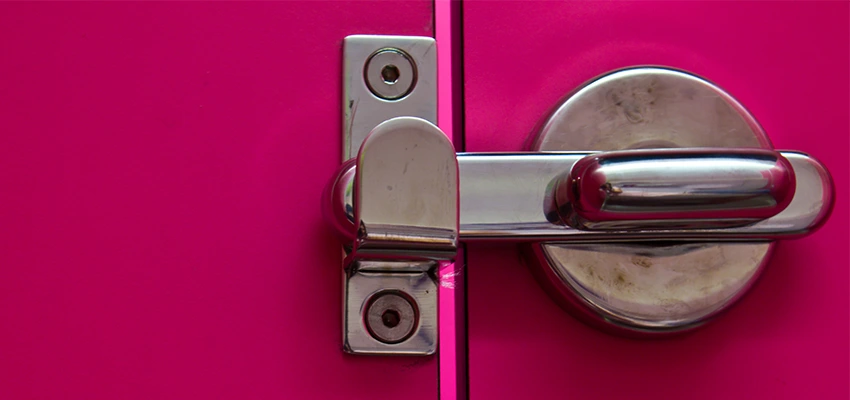 Childproof Gate Lock in Hilmar-Irwin, California